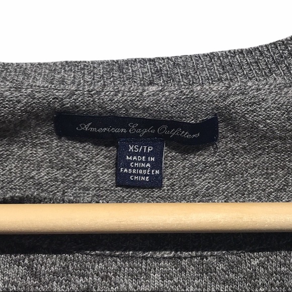 3/$25🍾🍾American Eagle Light Weight Gray 3/4 Sleeve Sweater - Picture 3 of 8
